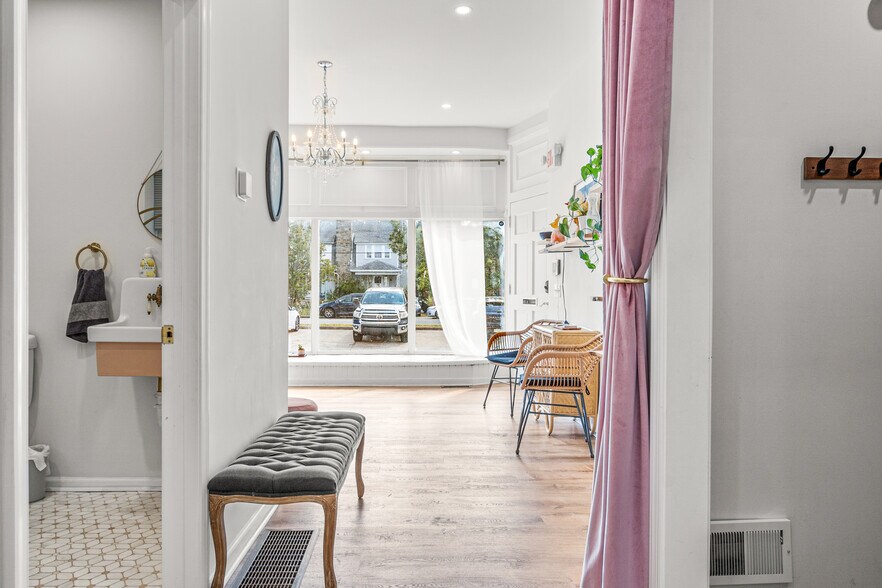 More Photos Of 694 Pont Reading Rd, Ardmore Storefront Retail Residential For Sale