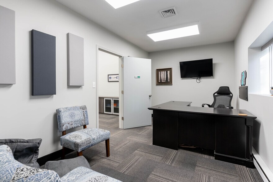 More Photos Of 210 Orchard St, Fayetteville Office For Sale