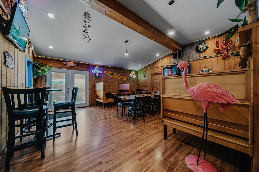 More Photos Of 706 S Washington St, Circleville Bar For Sale