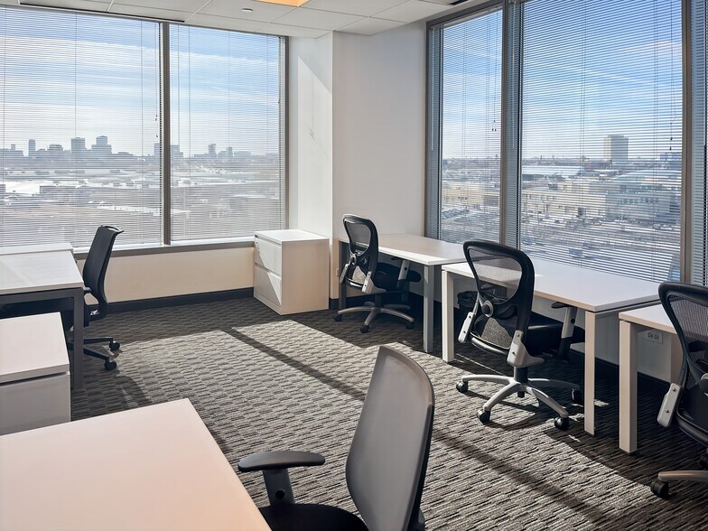 More Photos Of 915-939 W North Ave, Chicago Coworking Space