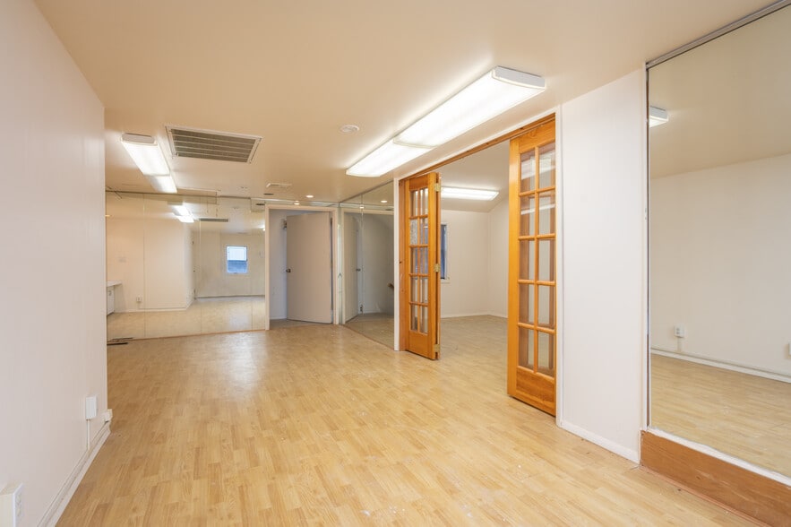 More Photos Of 62 Glen Cove Rd, Roslyn Heights Storefront Retail Office For Lease