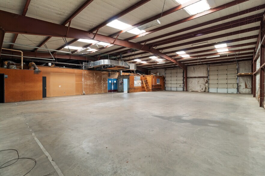 More Photos Of 2616 S College Ave, Bryan Distribution For Lease