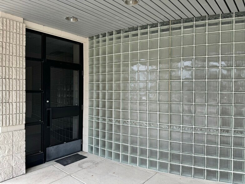More Photos Of 130 N Gross Rd, Kingsland Medical For Lease