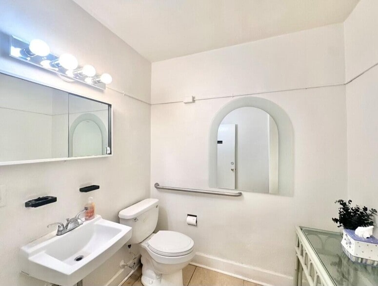 More Photos Of 3600 Broadway, West Palm Beach Loft Creative Space For Lease