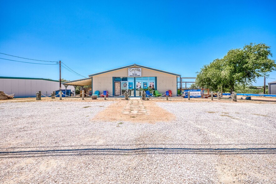 More Photos Of 106 Sunrise Dr, Sunrise Beach Restaurant For Sale