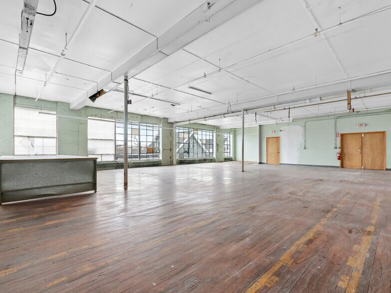 More Photos Of 165-167 Bow St, Everett Light Manufacturing For Lease