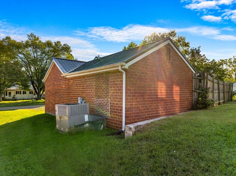 More Photos Of 316 Beech St, Morristown Office For Sale