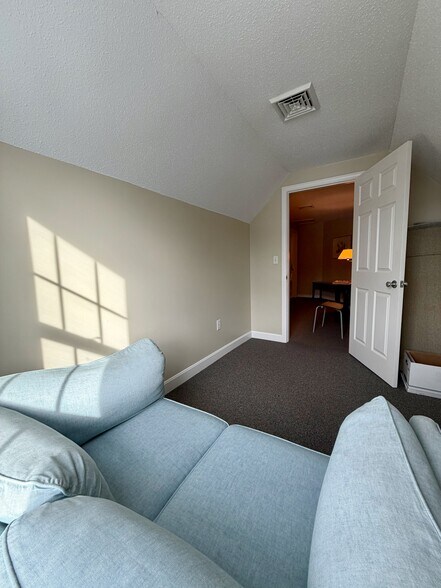 More Photos Of 433 US Route 1, York Medical For Sale