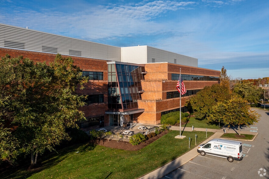 More Photos Of 19 Presidential Way, Woburn Research And Development For Lease