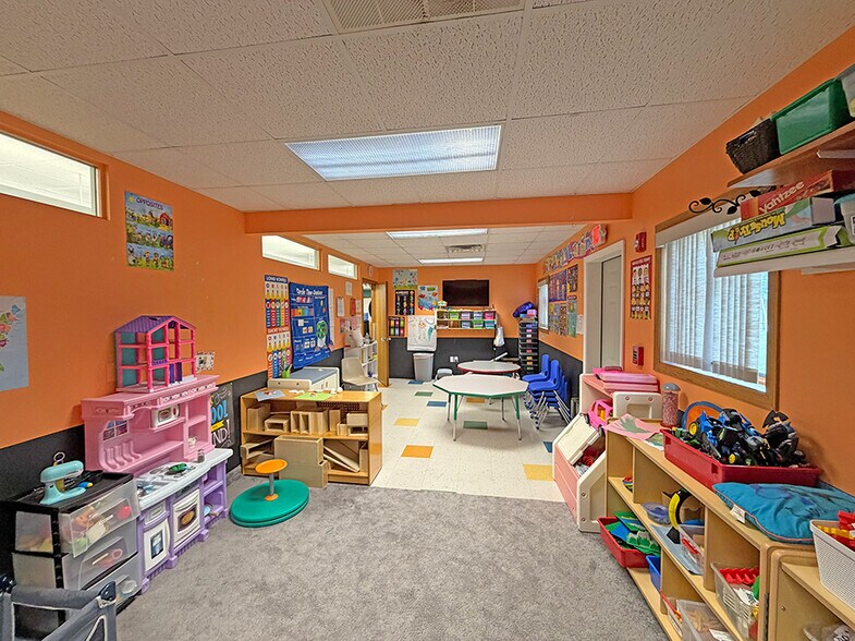 More Photos Of 2 Westwood Dr, Steeleville General Retail For Sale