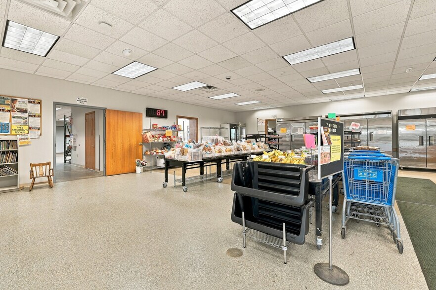 More Photos Of 2321 W Grand Ave, Wisconsin Rapids Office For Sale
