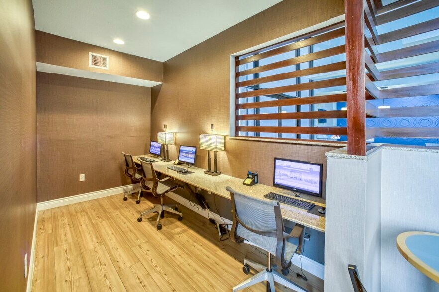 More Photos Of 400 E Avenue G, Port Aransas Hotel For Sale