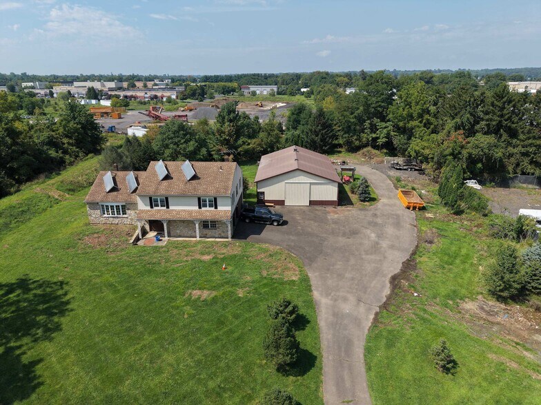 More Photos Of 1550 Mearns Rd, Ivyland Warehouse For Lease