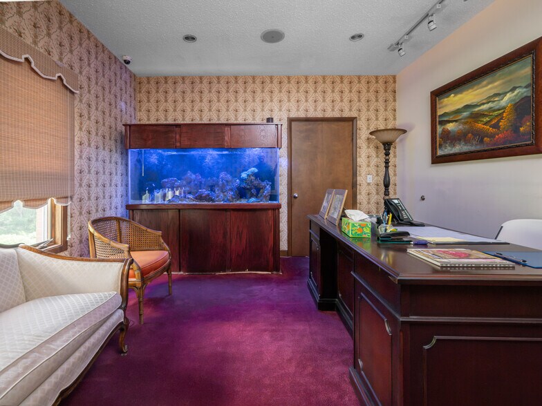 More Photos Of 60 Phifer St, Asheville Medical For Sale