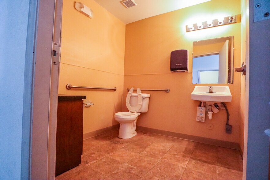 More Photos Of 6640 S Tenaya Way, Las Vegas Light Distribution For Lease