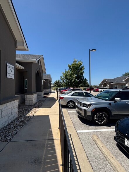 More Photos Of 660 S Bagdad Rd, Leander Office For Sale