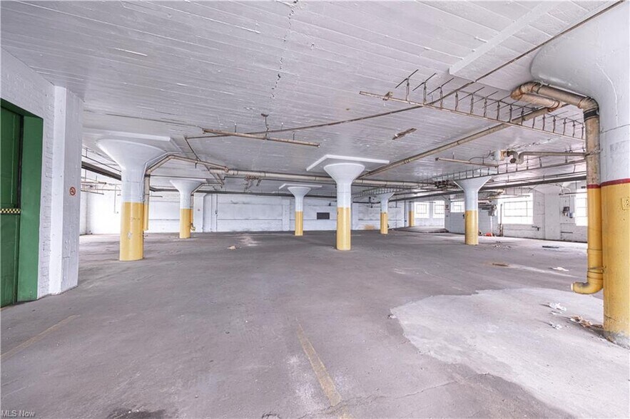 More Photos Of 1439 Sunset Blvd, Steubenville Light Manufacturing For Sale