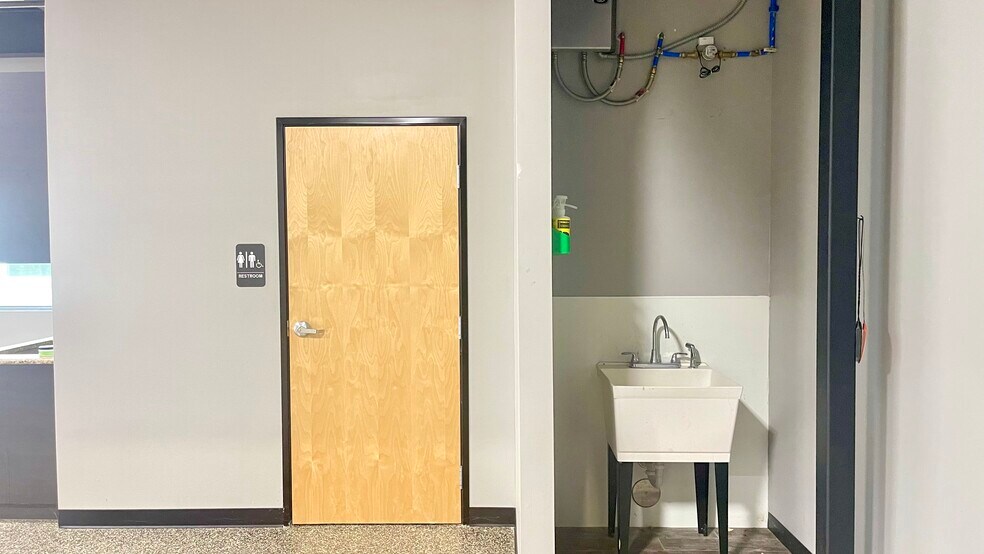 More Photos Of 7637 Fm 3009, Schertz Warehouse For Sale