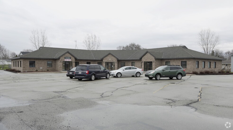 More Photos Of 2763 Manitowoc Rd, Green Bay Office For Lease