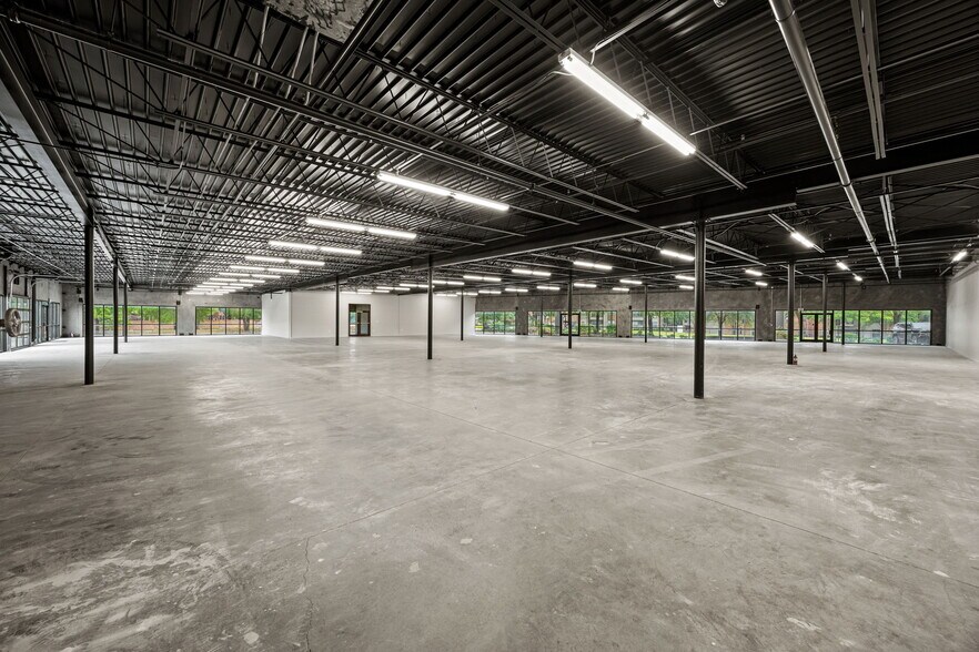 More Photos Of 3033 W Royal Ln, Irving Showroom For Sale