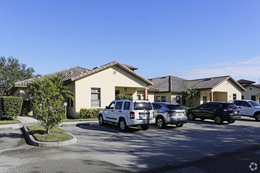 More Photos Of 401 Commercial Ct, Venice Office For Lease