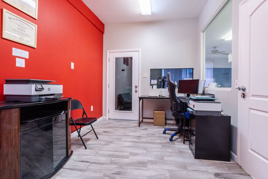 More Photos Of 38262 6th St E, Palmdale Storefront For Sale