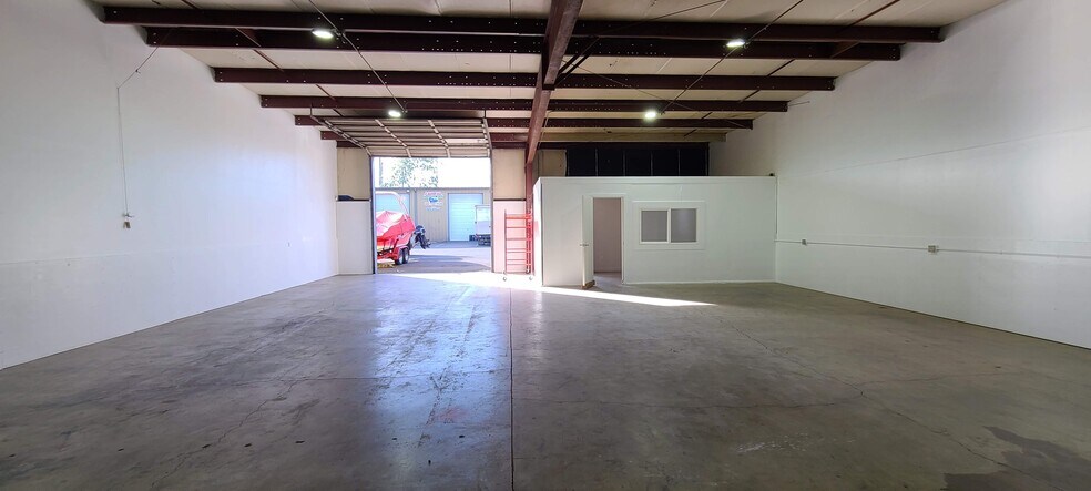 More Photos Of 3359-3399 Hawthorne Ave NE, Salem Warehouse For Lease