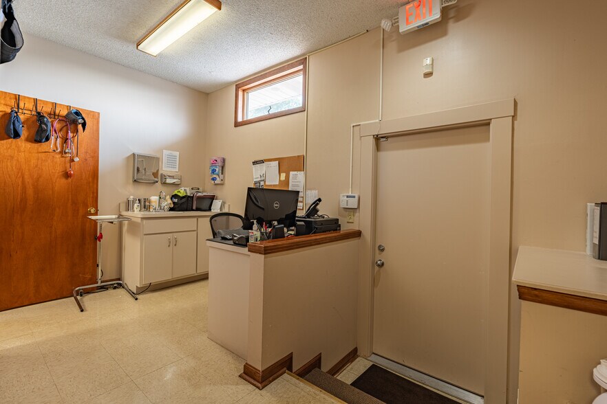 More Photos Of 302 N Hammes Ave, Joliet Medical For Lease
