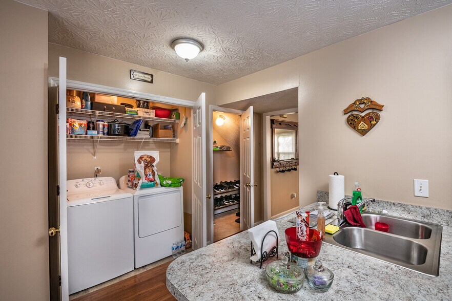 More Photos Of 3353-3375 Cove Lake Dr, Lexington Apartments For Sale