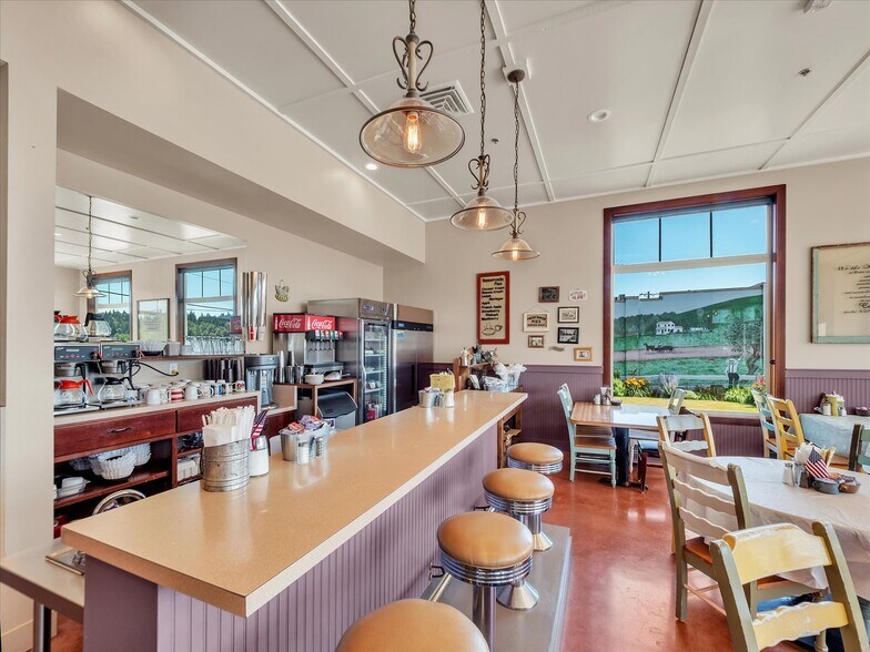 More Photos Of 1421 Pioneer Hwy, Stanwood Restaurant For Sale