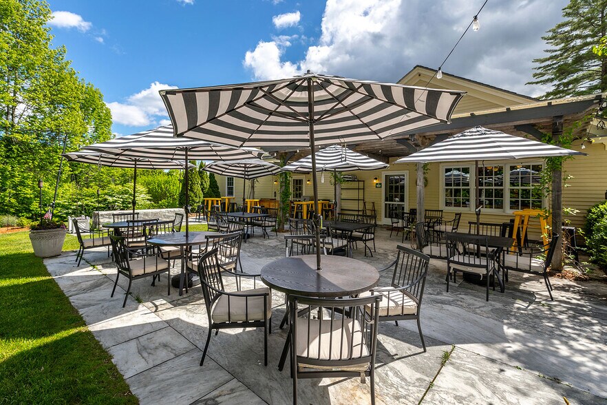 More Photos Of 305 Main St, Peru Restaurant For Sale