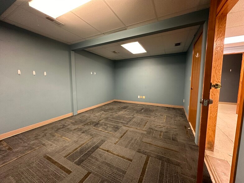 More Photos Of 1935 Q St, Lincoln Freestanding For Sale