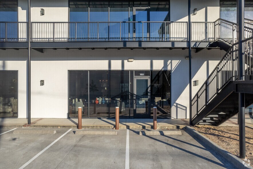 More Photos Of 1000 W Loop Fwy N, Houston Unknown For Lease