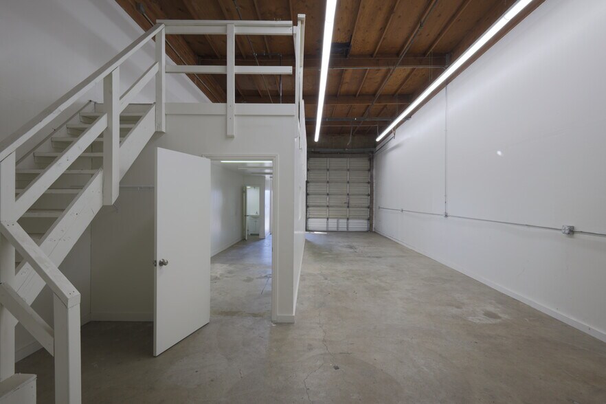 More Photos Of 2215 Palma Dr, Ventura Manufacturing For Lease