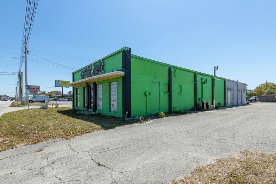 More Photos Of 2578 Fowler St, Fort Myers Freestanding For Lease