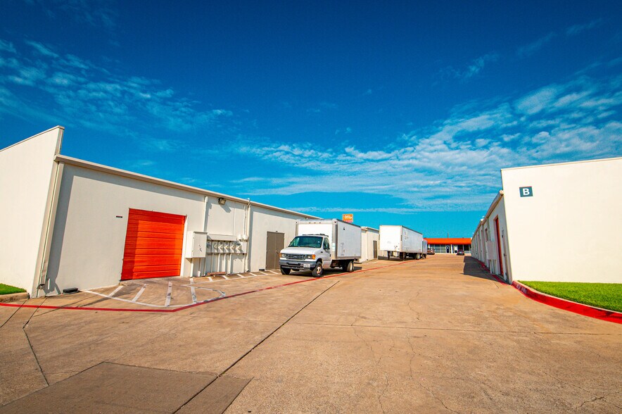 More Photos Of 4111 US Highway 80, Mesquite Flex For Sale