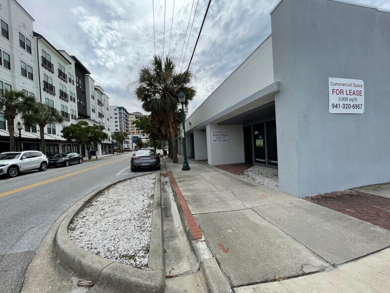 More Photos Of 323-329 Central Ave, Sarasota Office For Lease