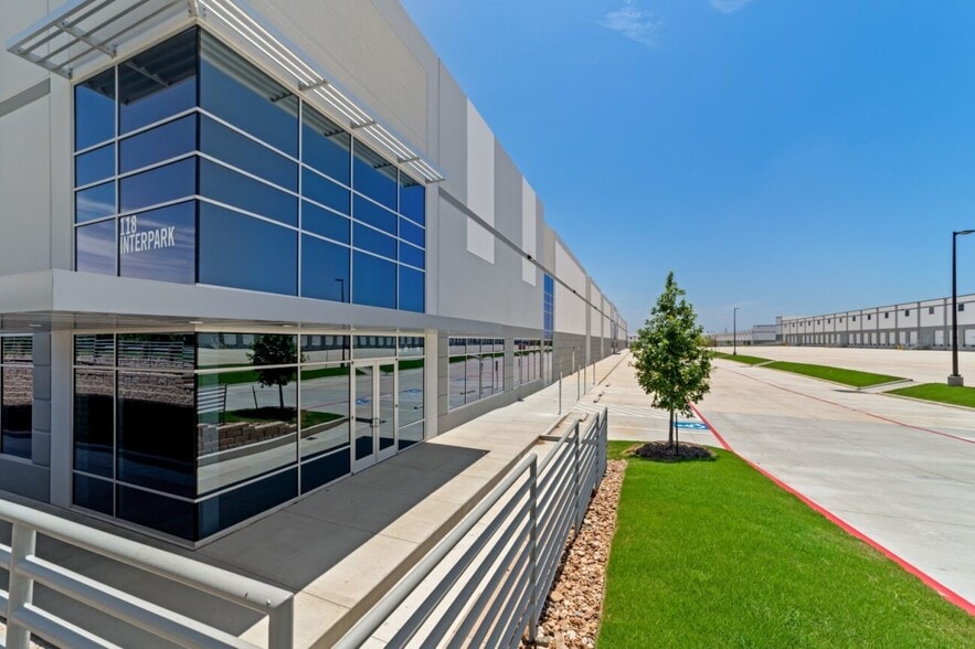 More Photos Of West Avenue and Wurzbach Parkway, San Antonio Unknown For Lease