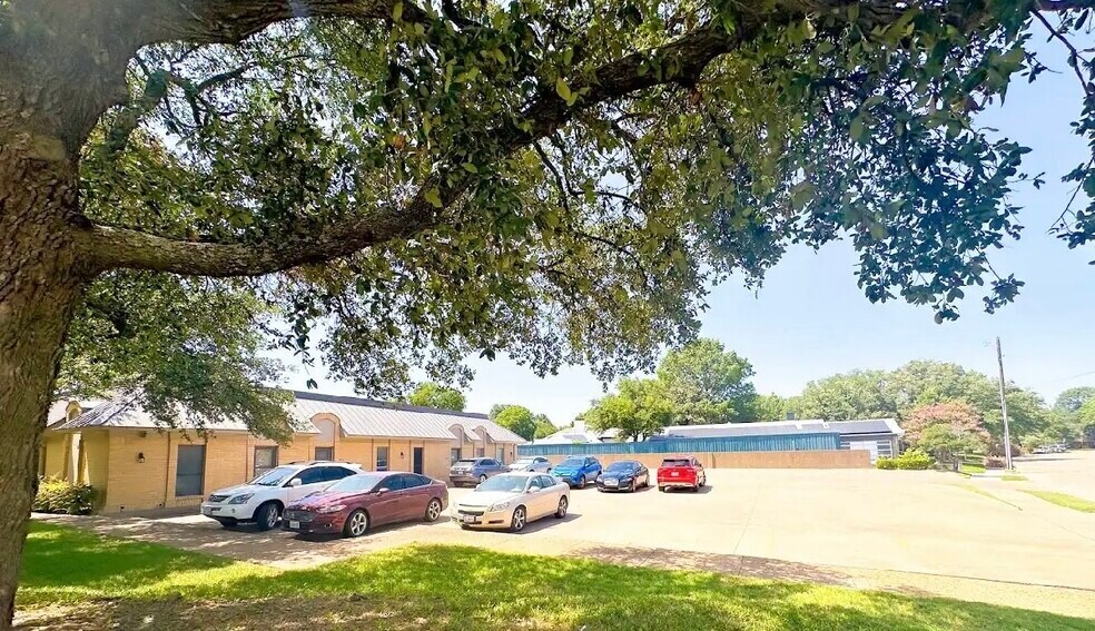 More Photos Of 600 W Campbell Rd, Richardson Medical For Sale