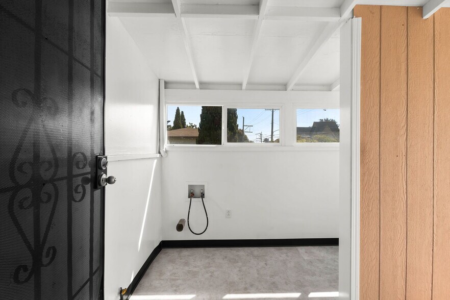 More Photos Of 1049 55th St, Emeryville Storefront Retail Residential For Sale