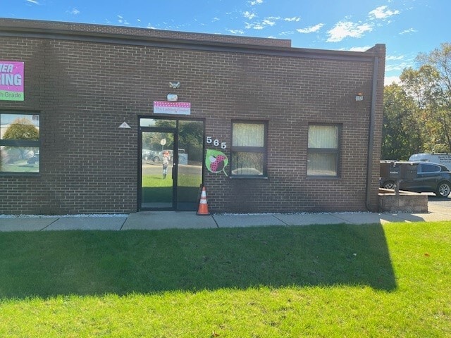 More Photos Of 565 Green Ln, Union Township Distribution For Lease
