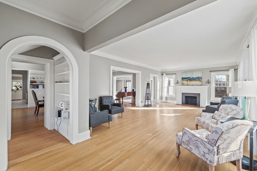 More Photos Of 2049 S Brentwood Blvd, Springfield Office For Sale