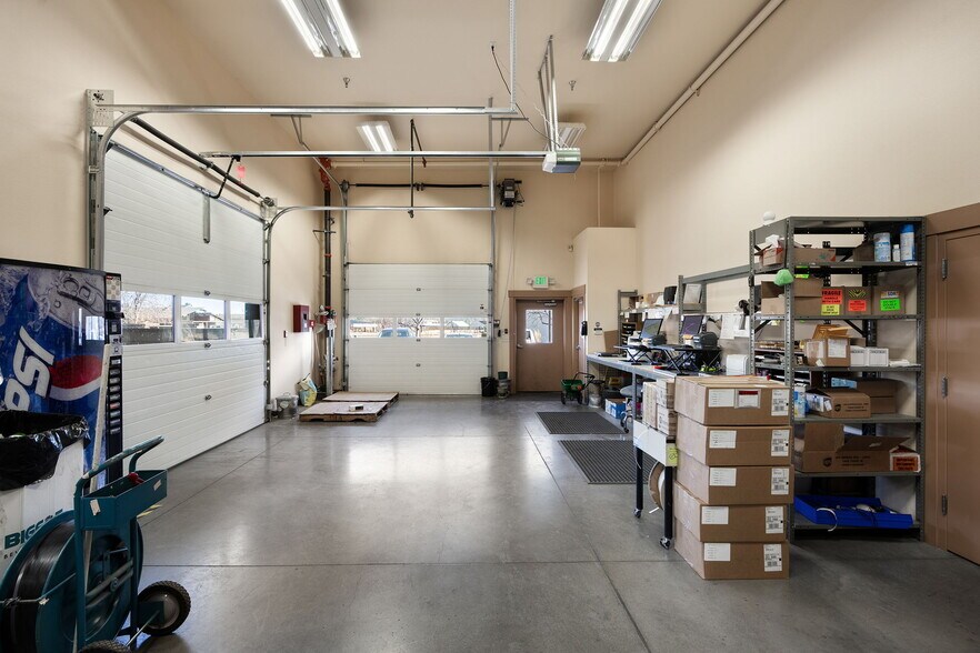 More Photos Of 270 E Sun Ranch Dr, Sisters Industrial For Sale