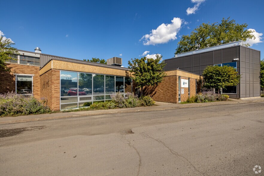 More Photos Of 4303-4311 Rue Hogan, Montréal Warehouse For Sale