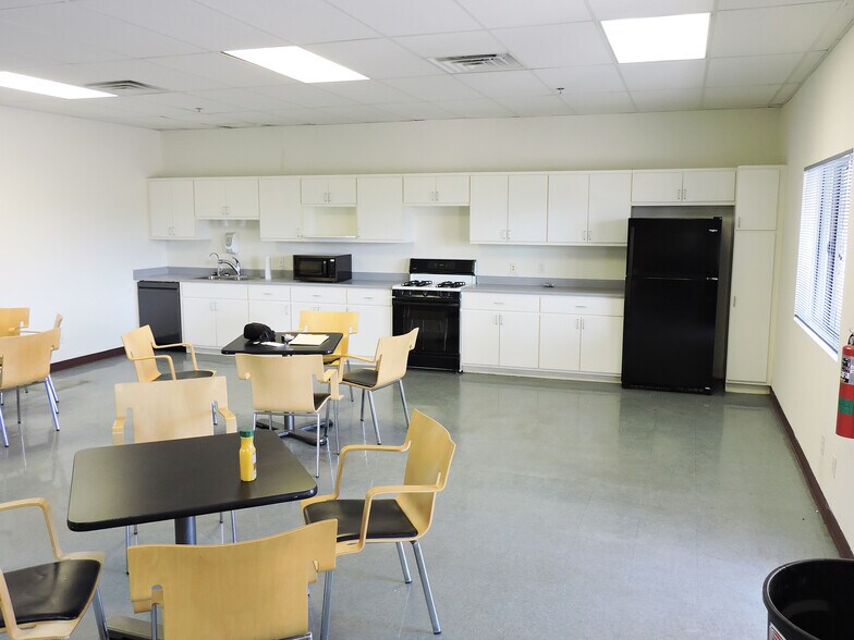 More Photos Of 500 S Willard St, Cottonwood Distribution For Lease