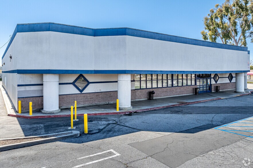 More Photos Of 7859 Firestone Blvd, Downey Drugstore For Lease