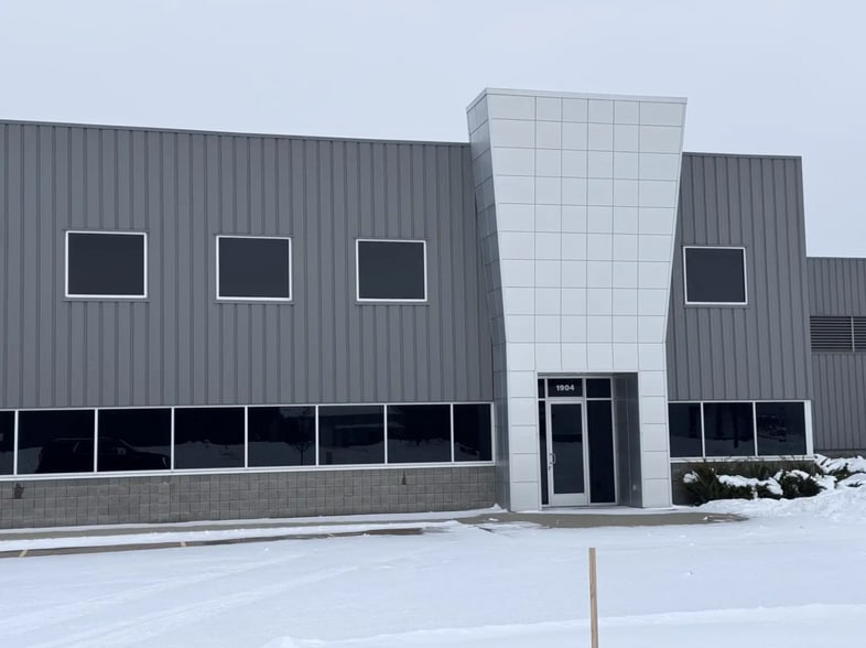 More Photos Of 1900 Lamar Ct, Holland Industrial For Lease