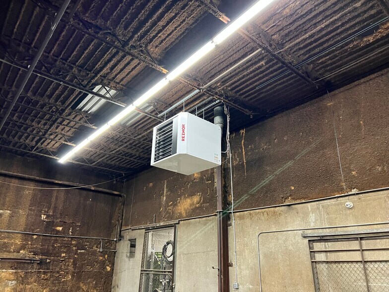 1359 E Hanthorn Rd, Lima, OH 45804 Flex/R&D For Lease