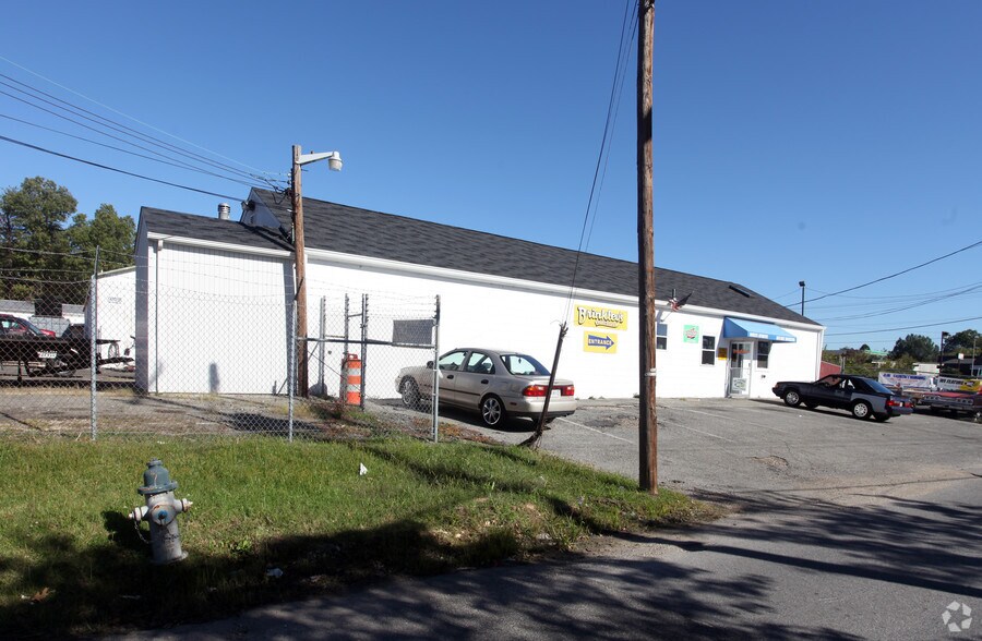 More Photos Of 9020 Clinton St, Clinton Auto Repair For Lease
