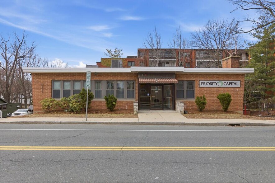 More Photos Of 174 Green St, Melrose Office For Sale